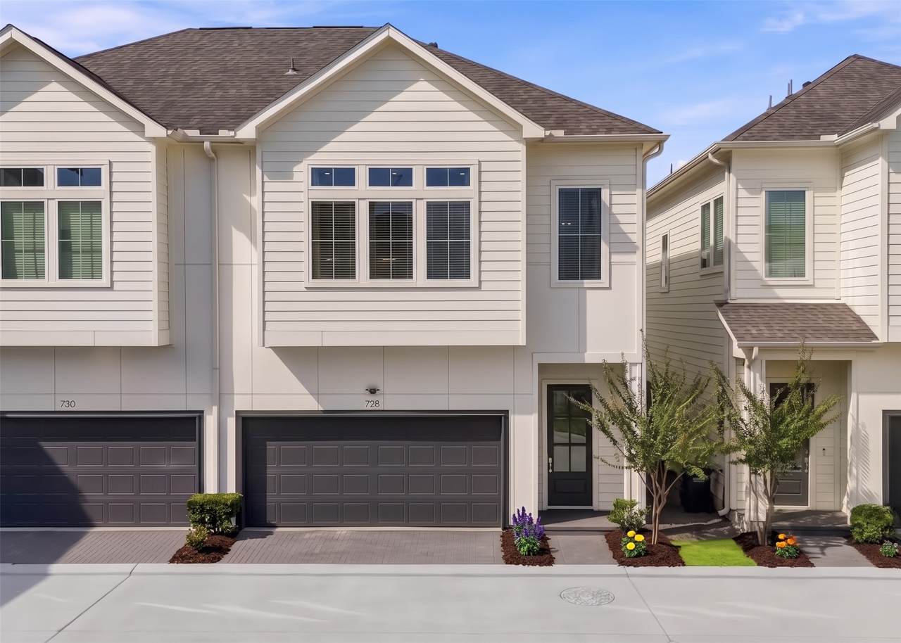 728 Carriage Knolls Drive - Photo 1