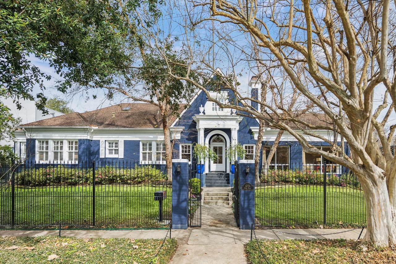 1206 Hyde Park Boulevard - Photo 1