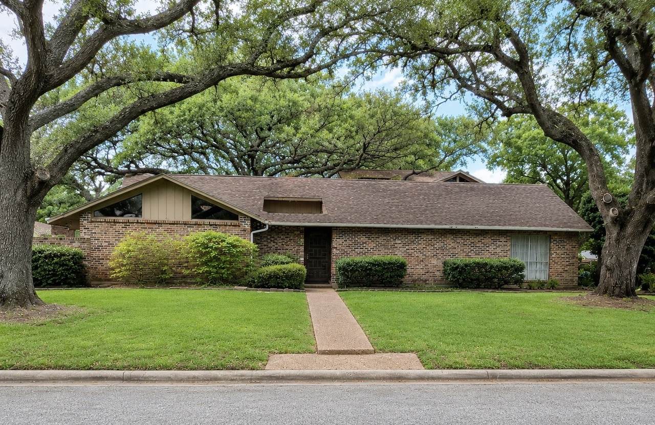 2721 Oak Drive - Photo 1