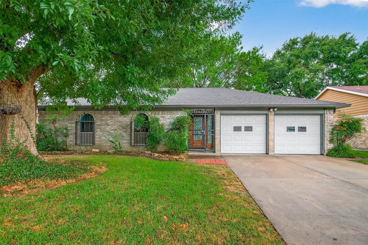 11519 South Drive - Photo 1
