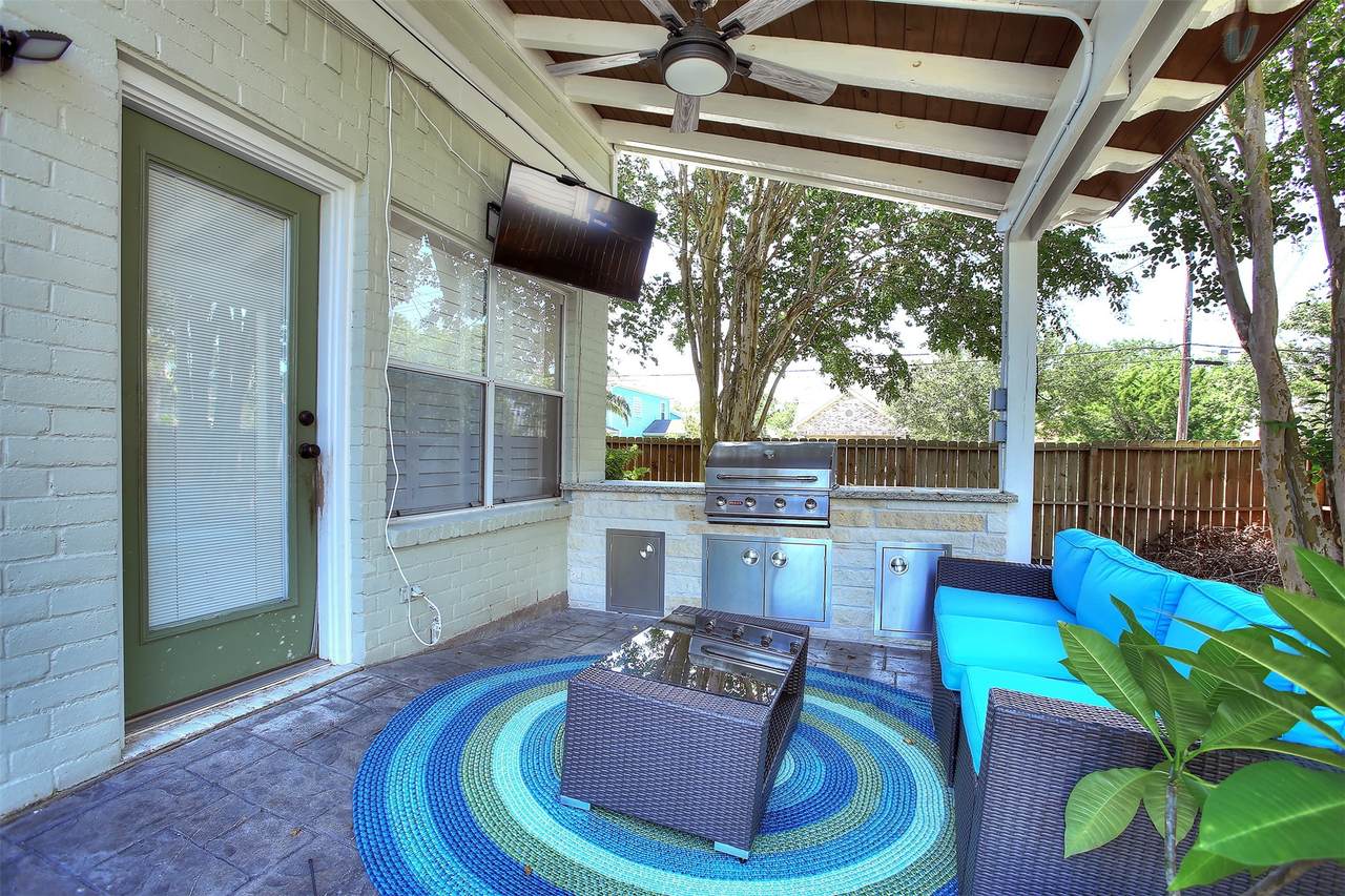 711 Cien Road - Photo 1