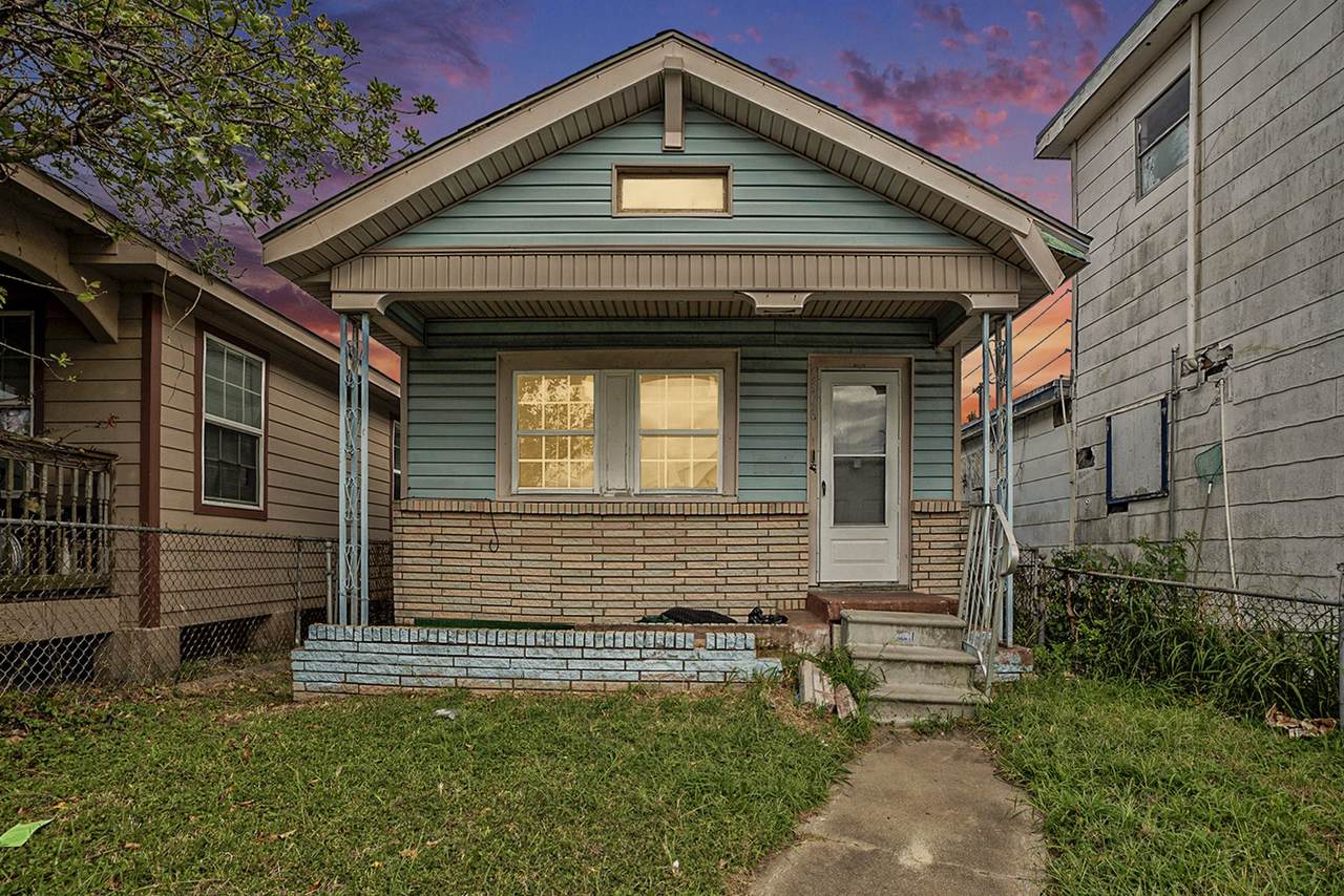 5306 Avenue M - Photo 1