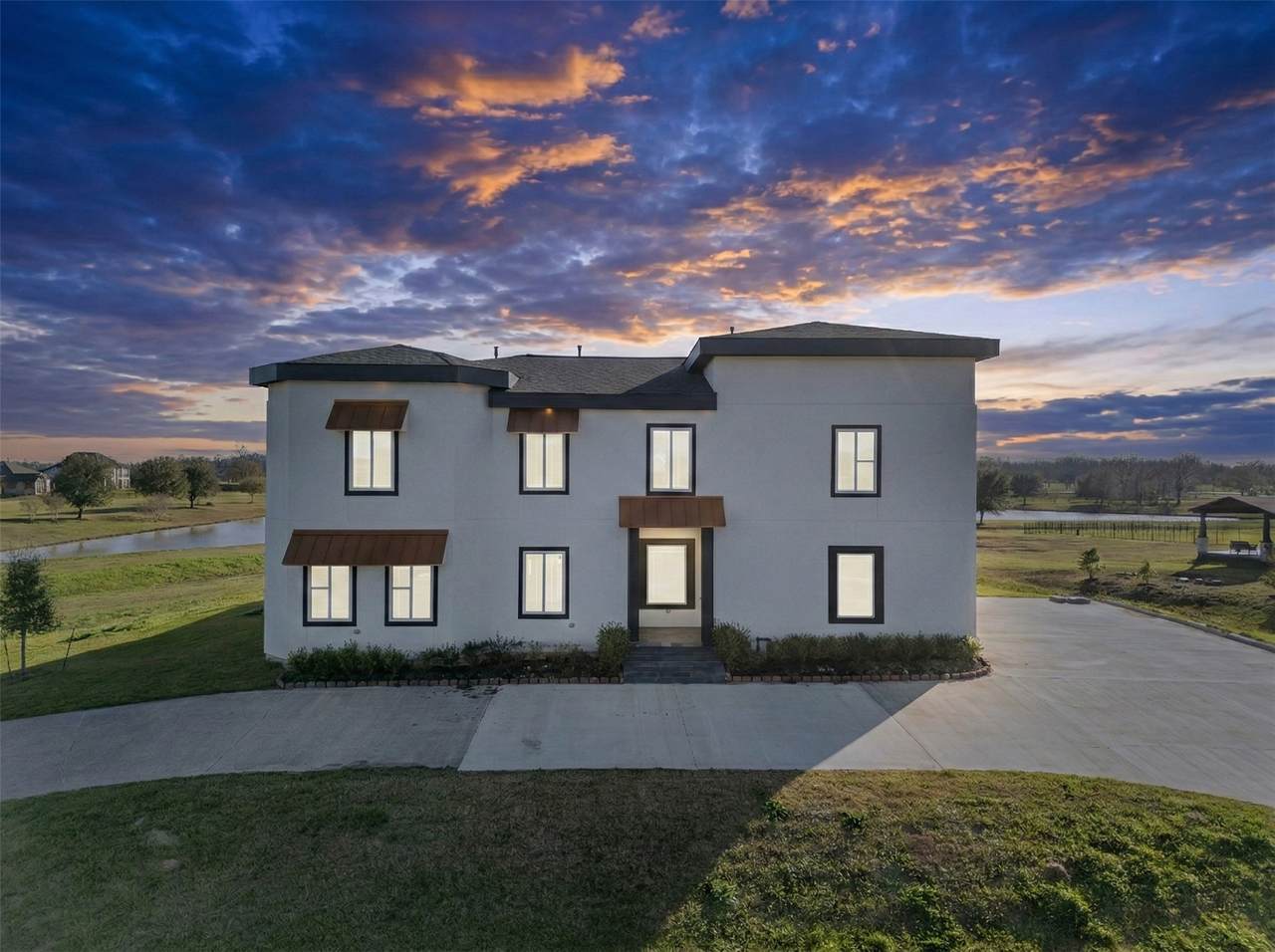 703 Leaning Oak Trail - Photo 1