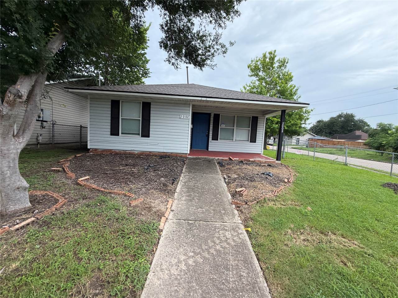 2002 Pannell Street - Photo 1