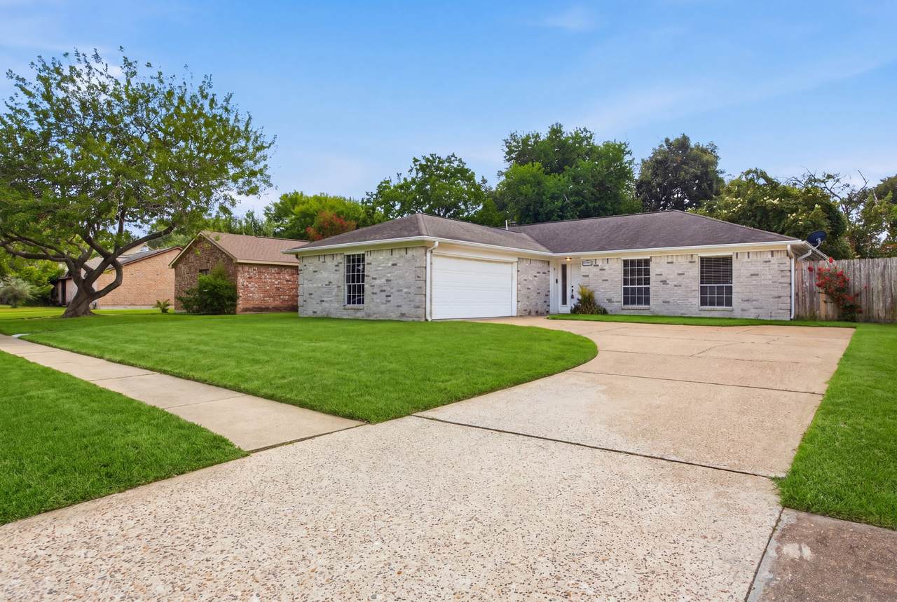 22603 Deville Drive - Photo 1