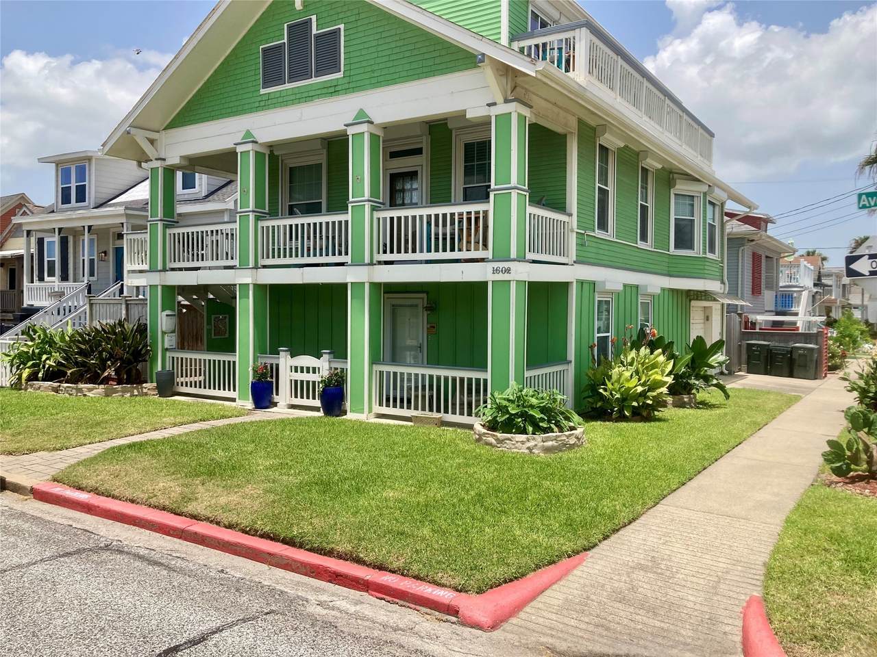 1602 Ave O - Photo 1
