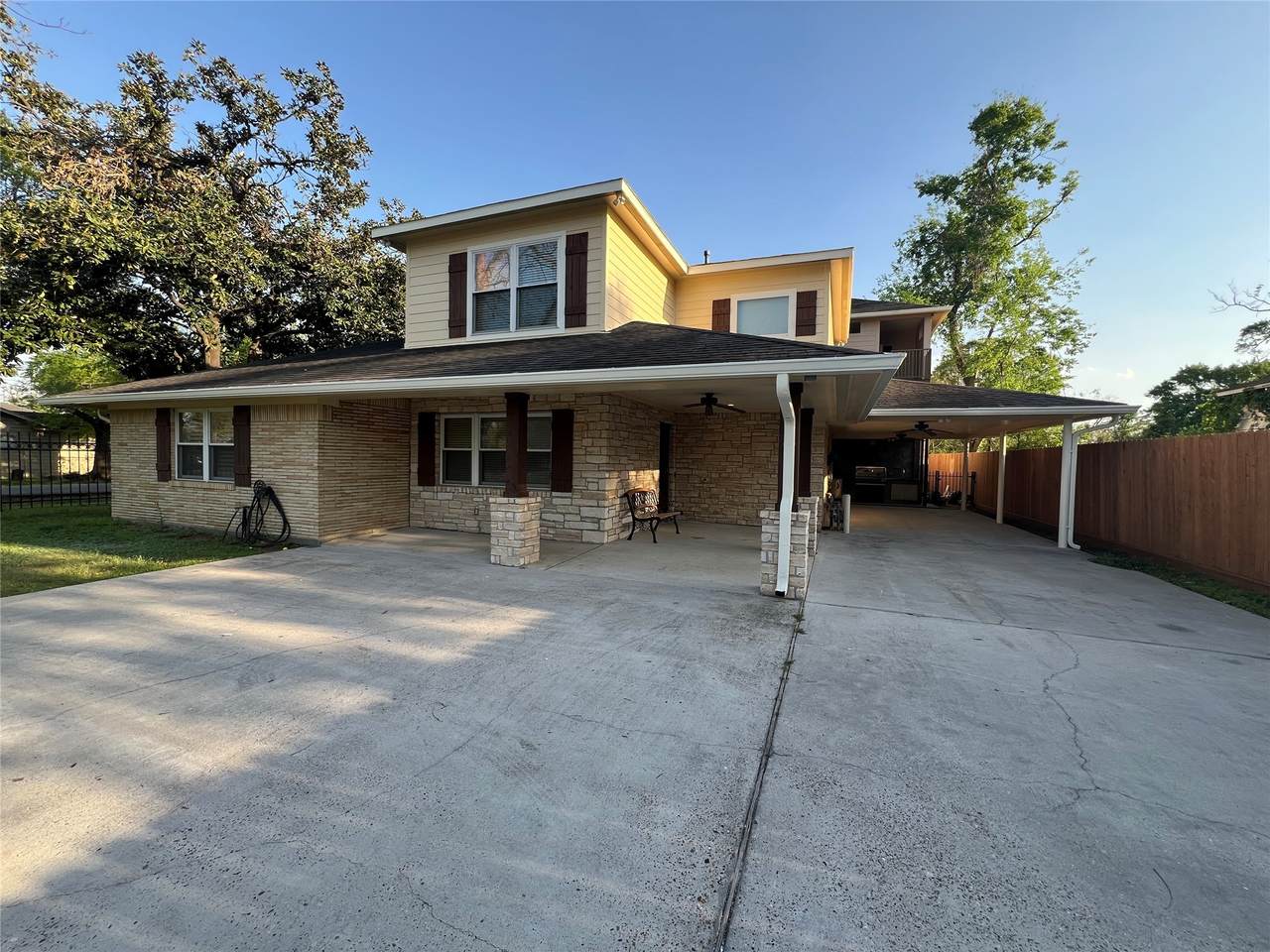 1014 Roxella Street - Photo 1