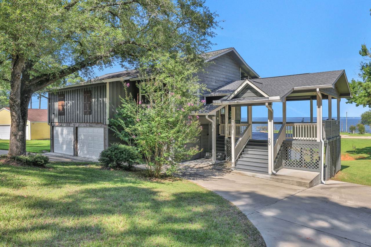 20 Ridgeway Drive - Photo 1