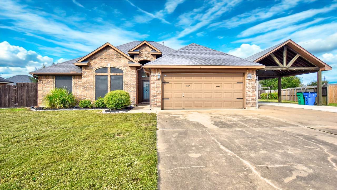 111 Goldfinch Court - Photo 1