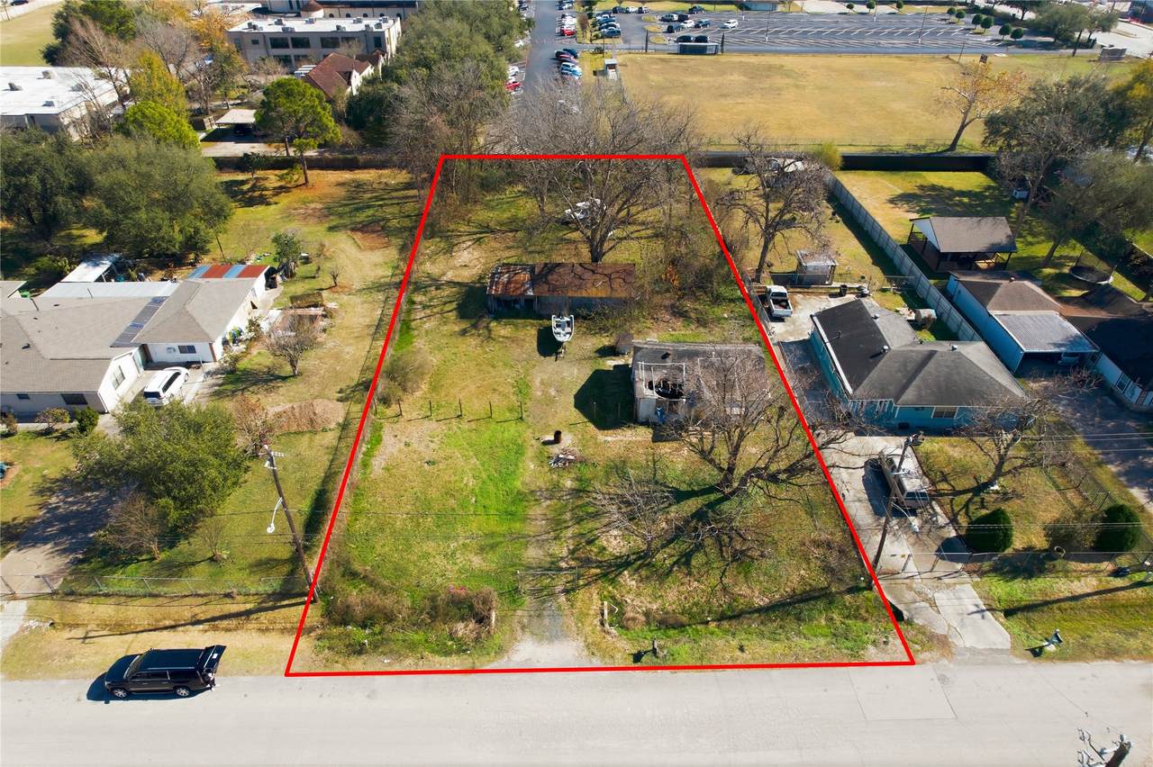 7512 Van Ness Street - Photo 1