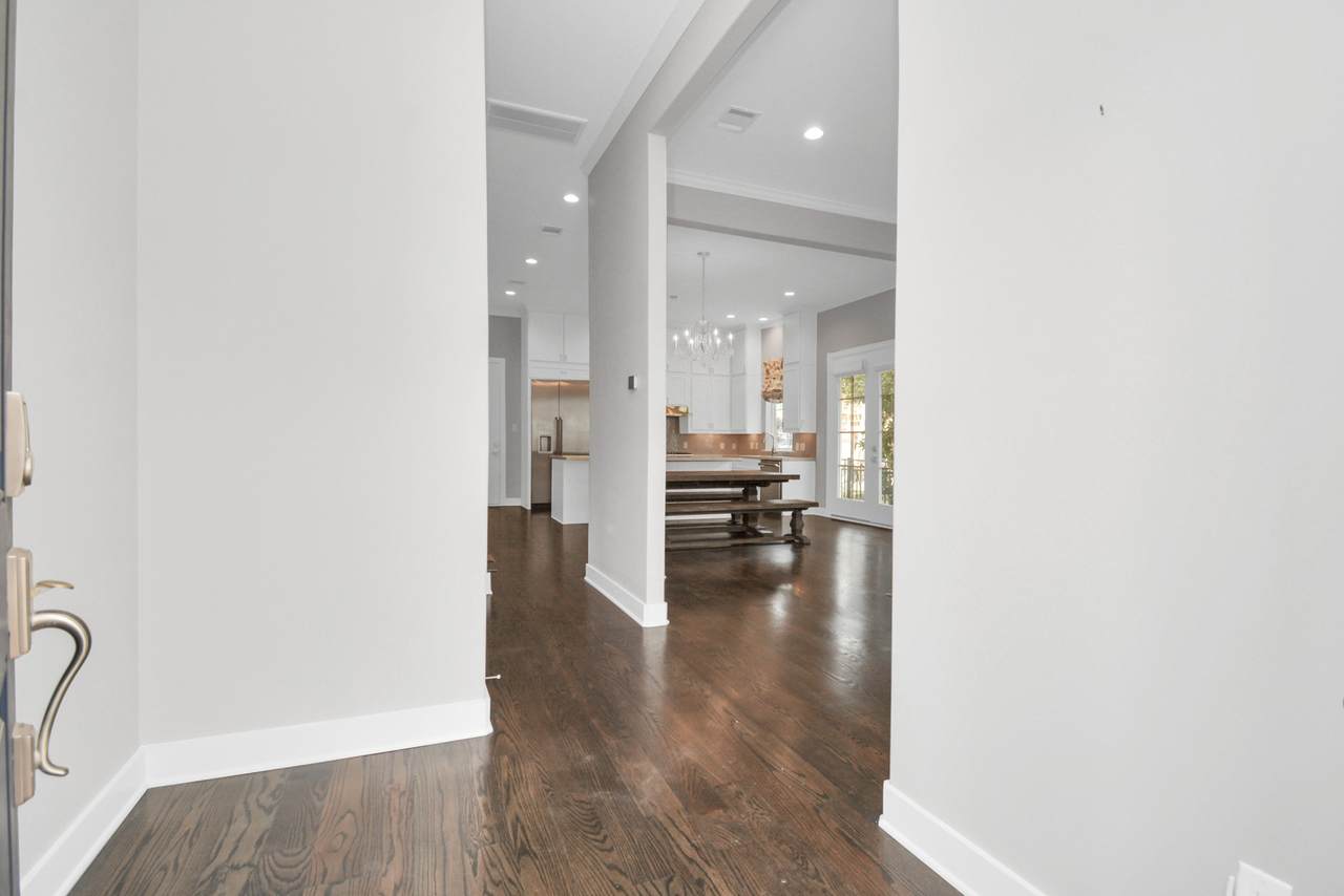206 Green Boulevard - Photo 1