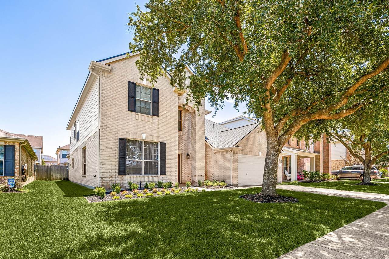 3210 Legends Creek Drive - Photo 1