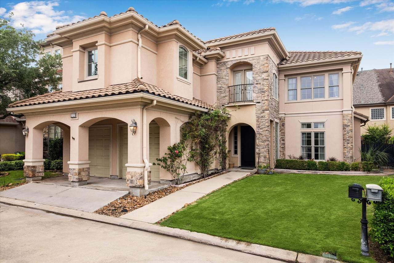 2727 Stuart Manor - Photo 1