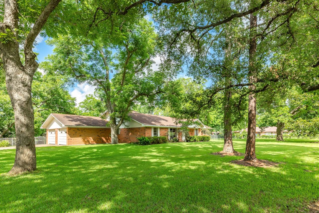 120 Southern Oaks Drive - Photo 1