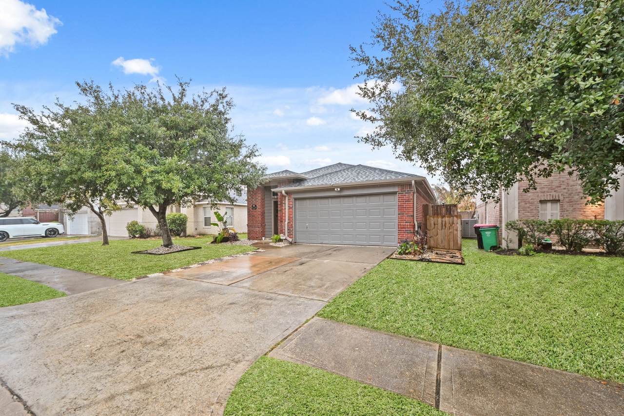 12127 Carriage Oak Circle - Photo 1