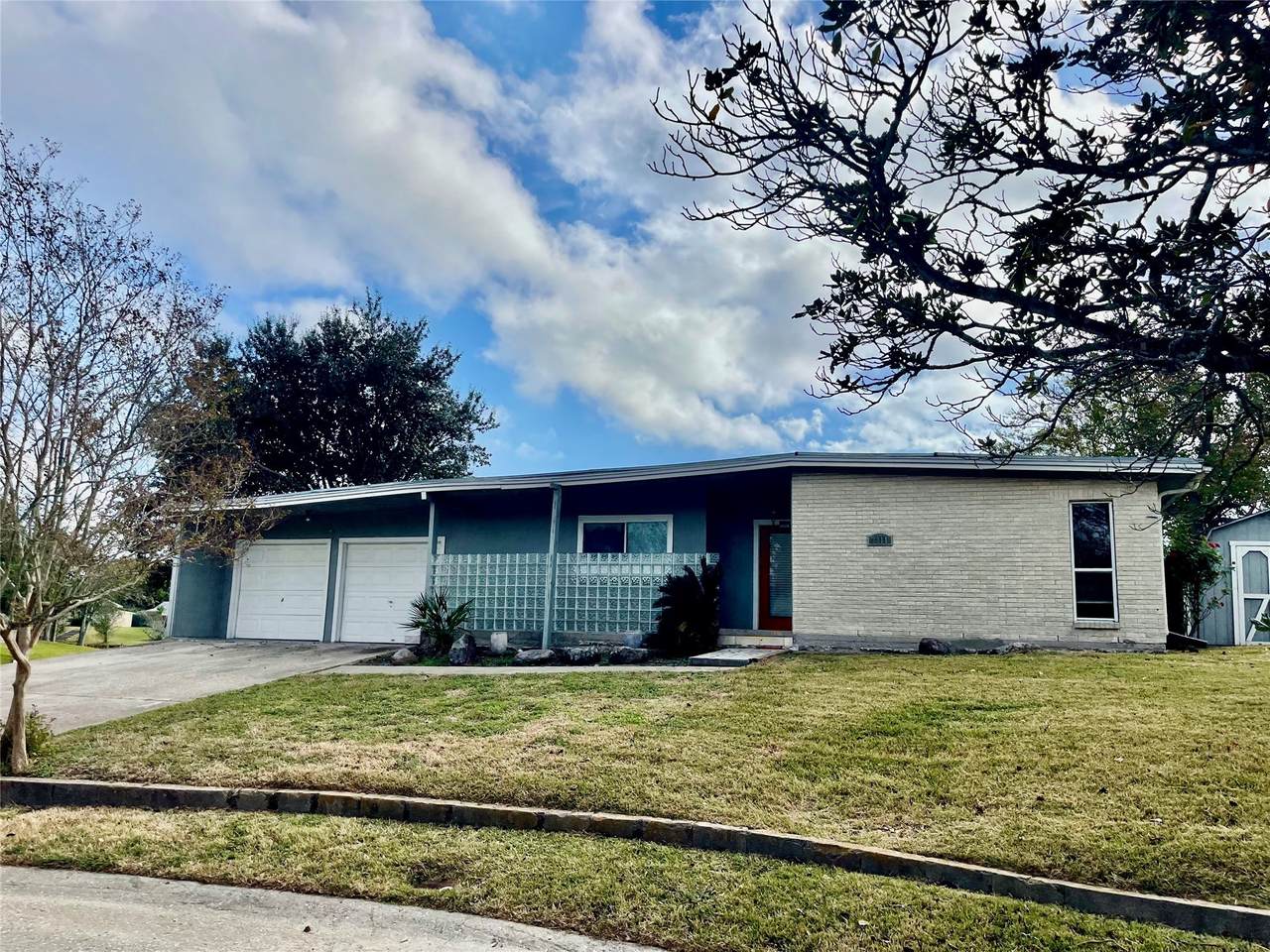 2211 Bonita Way - Photo 1