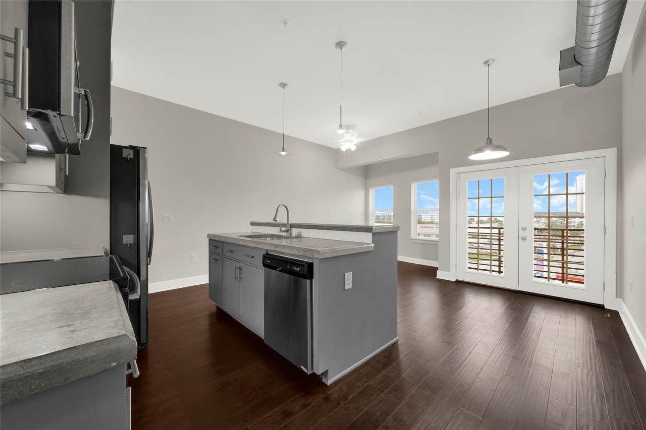 1011 Studemont Street - Photo 1