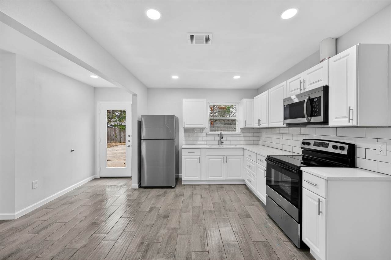 715 Nell Street - Photo 1