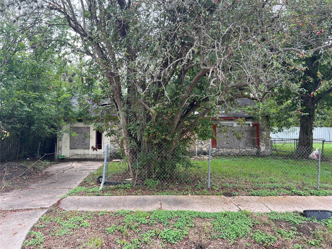 7331 England Street - Photo 1