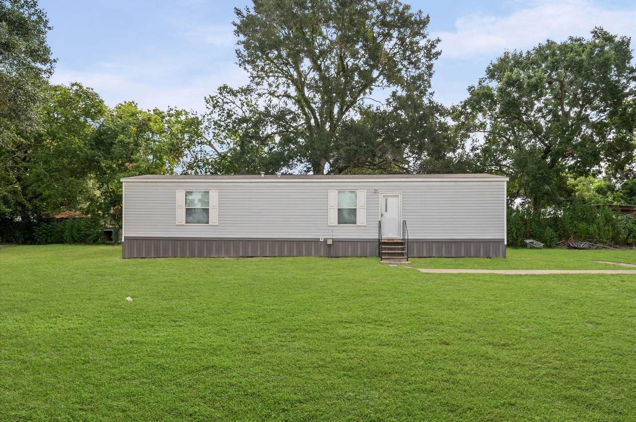 423 Silliman Street - Photo 1