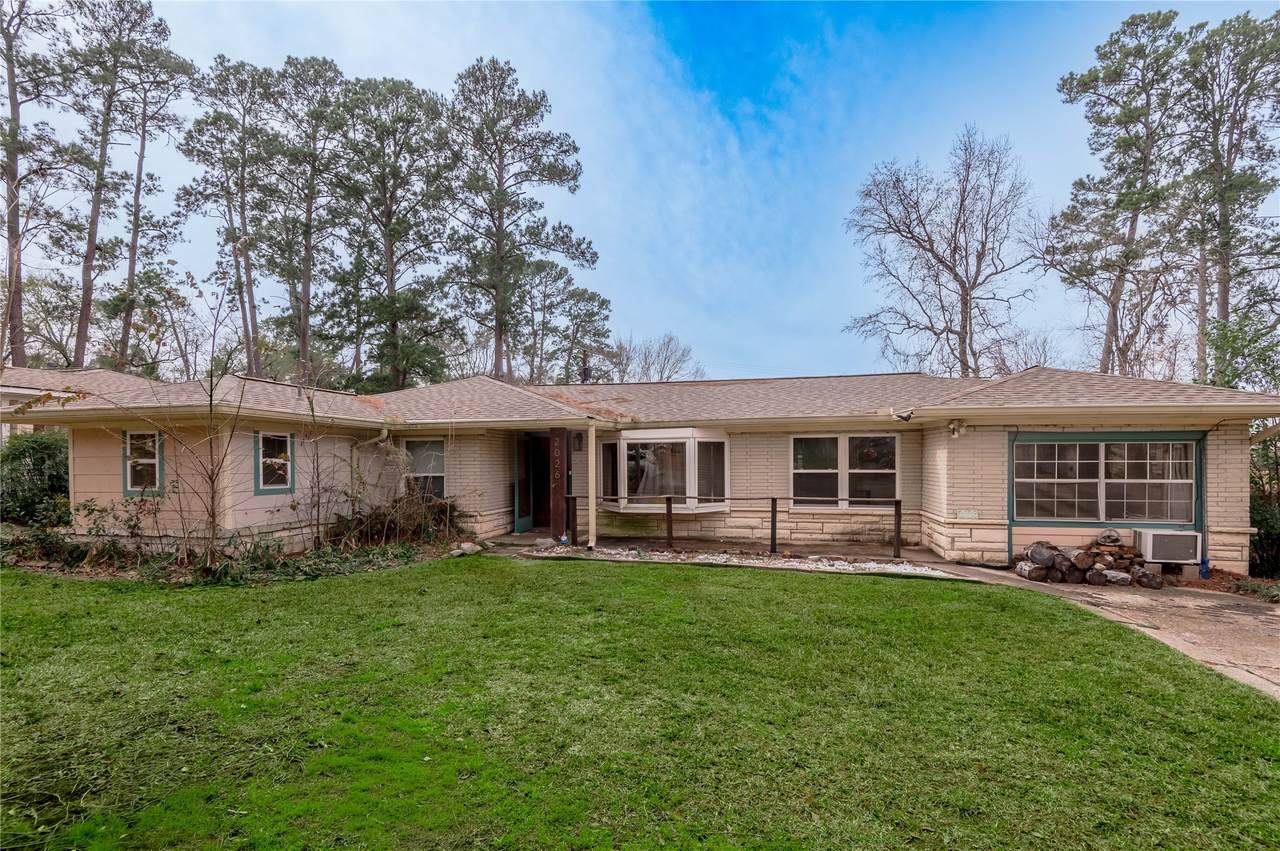 2026 Avenue Q - Photo 1