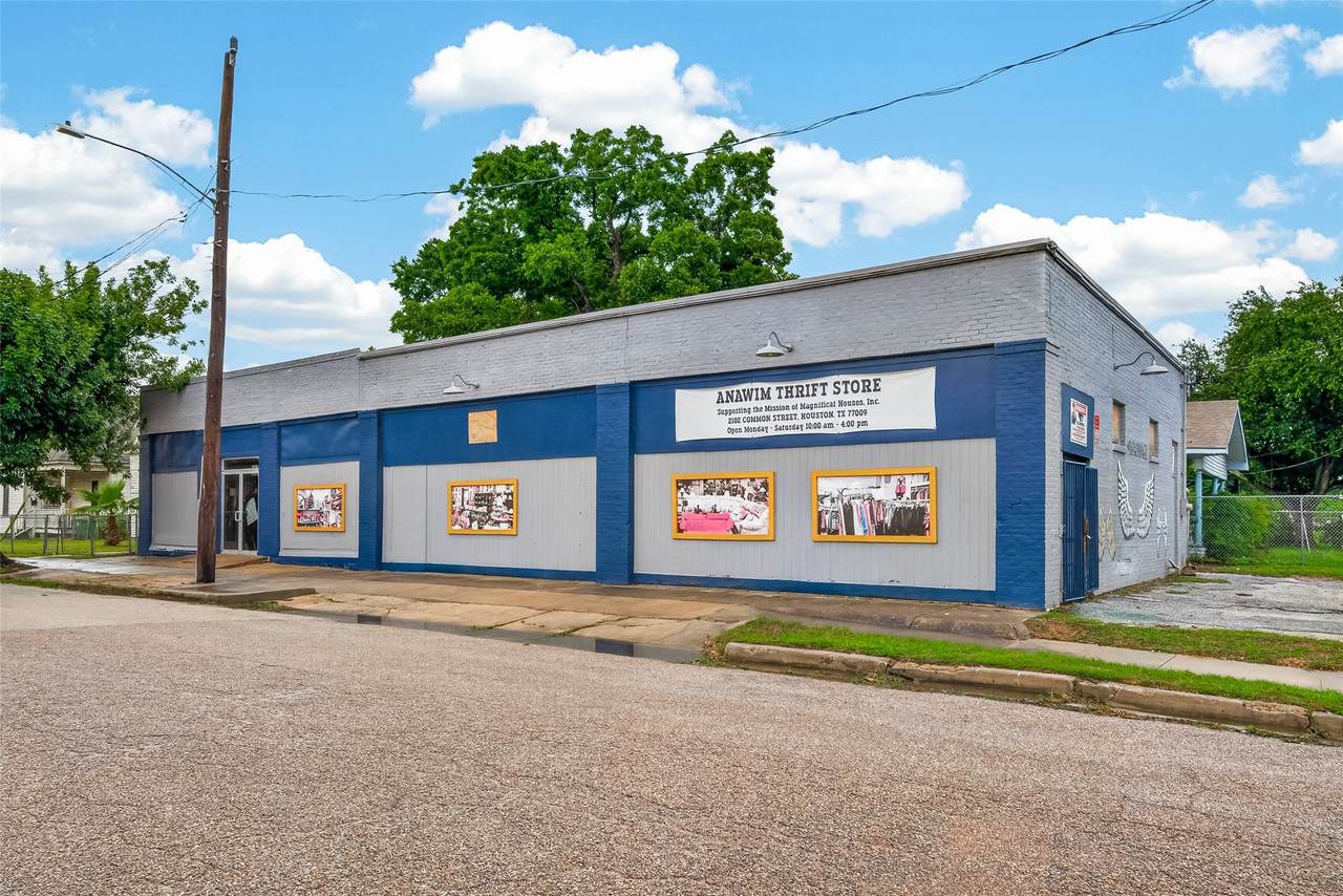 2102 Common Street - Photo 1