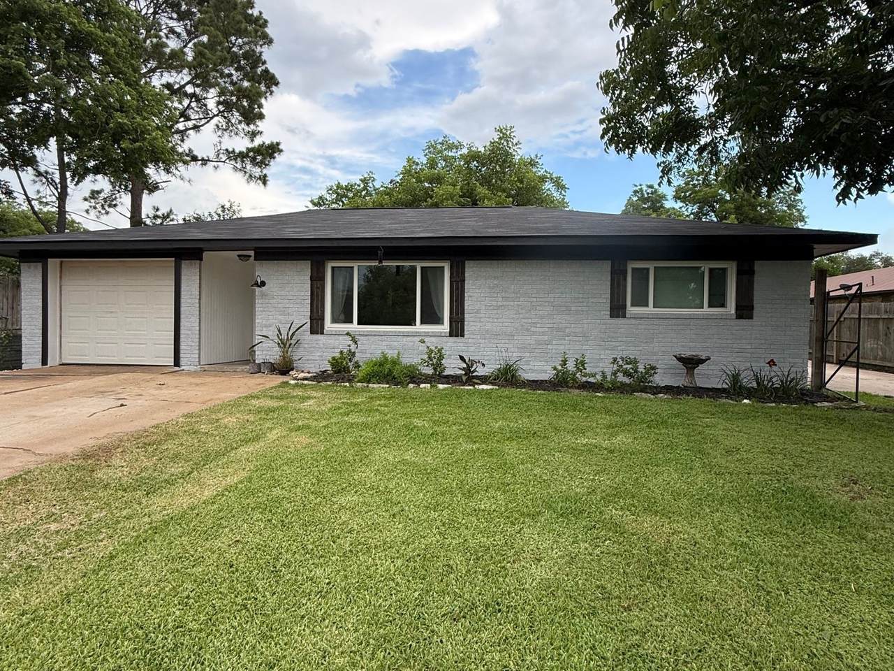 215 Mechanic Street - Photo 1
