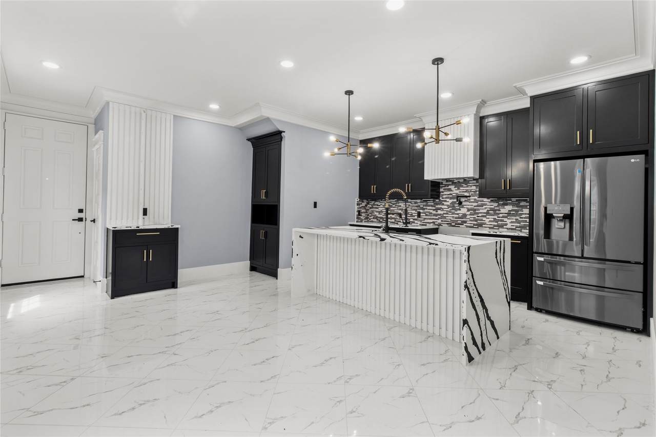 7912 Avenue - Photo 1