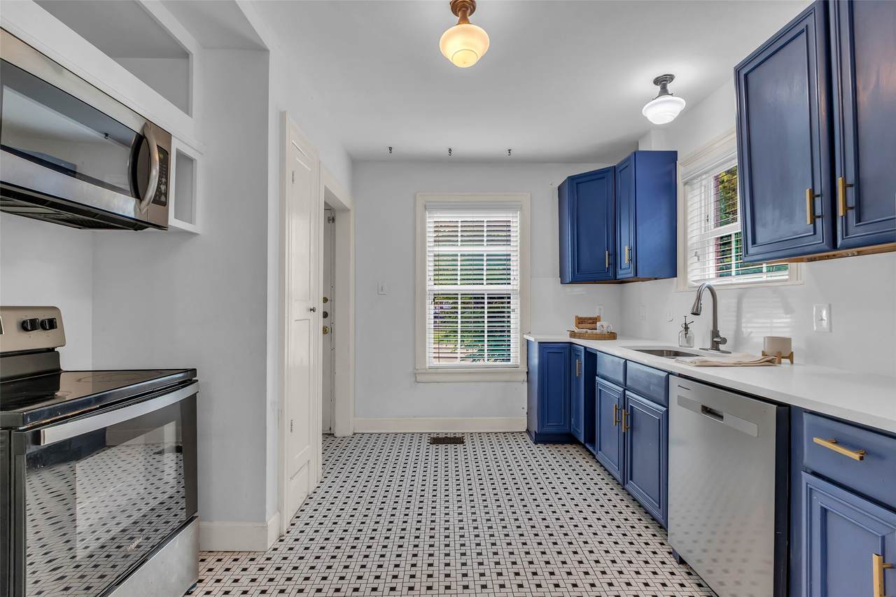 2302 Blodgett Street - Photo 1