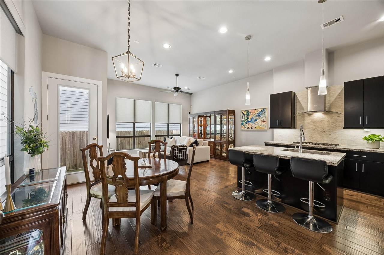 2410 Couch Street - Photo 1