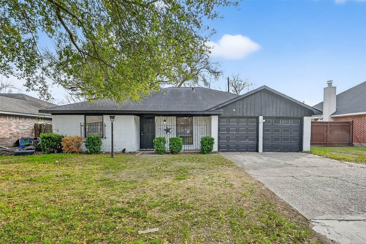 11107 Cedarview Lane - Photo 1