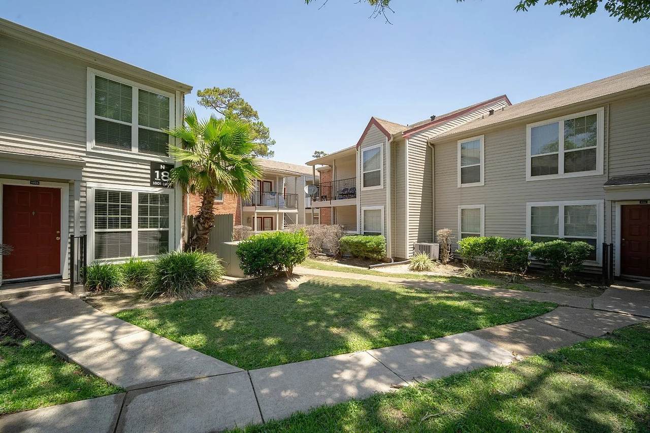 12800 Woodforest Boulevard - Photo 1