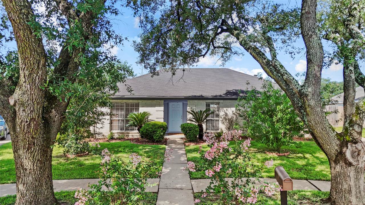 726 Park Knoll Lane - Photo 1
