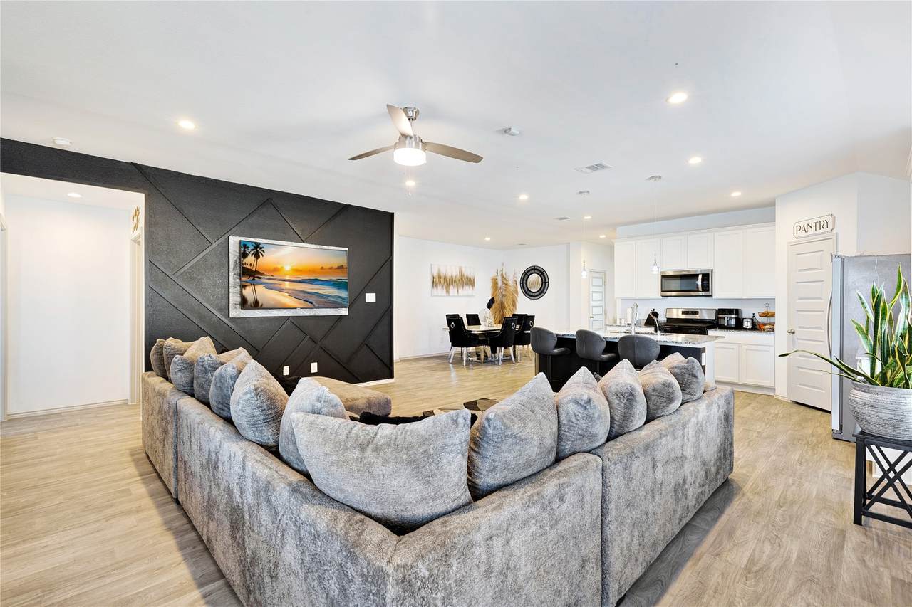 9714 Wall Street - Photo 1
