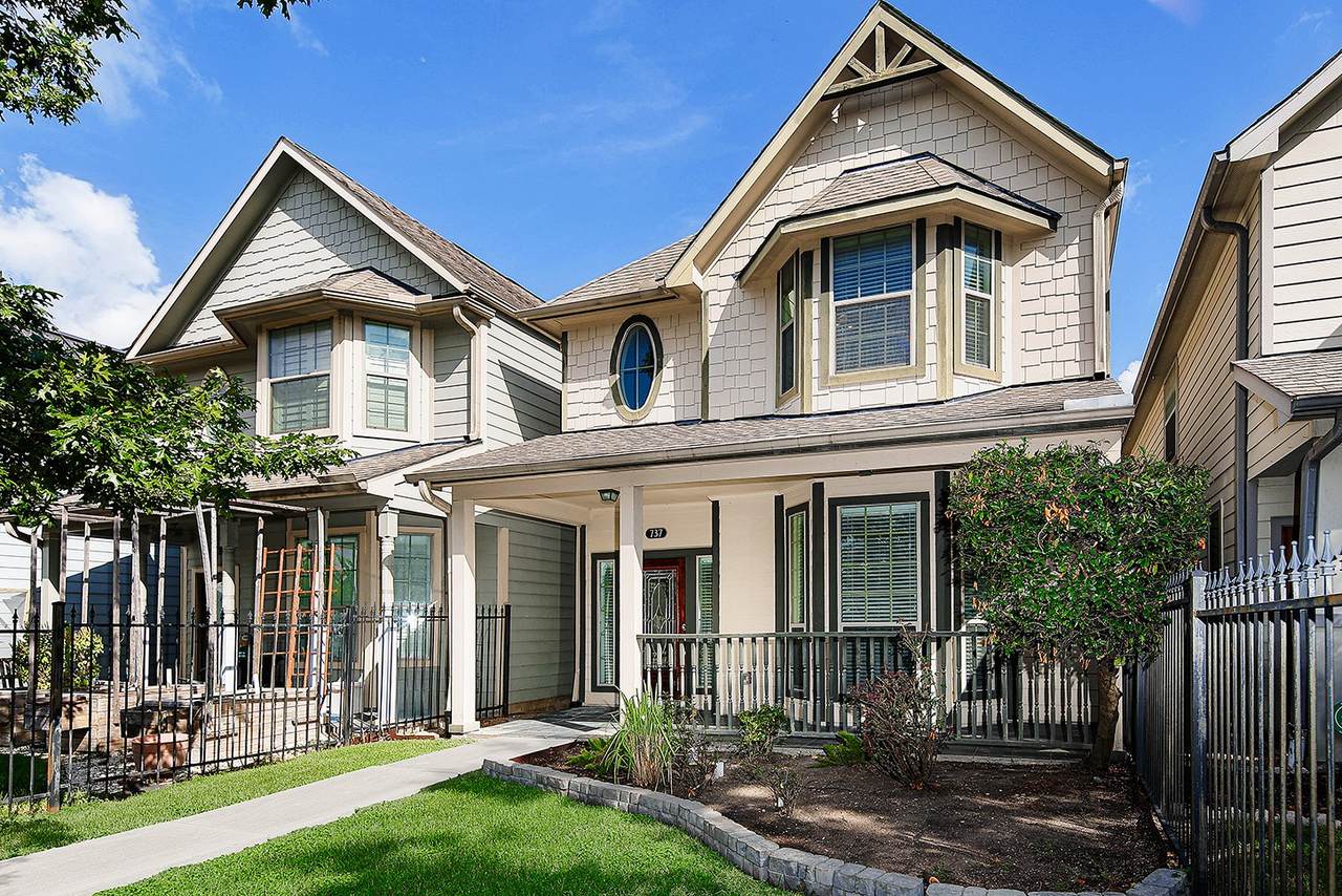 737 20th Street - Photo 1