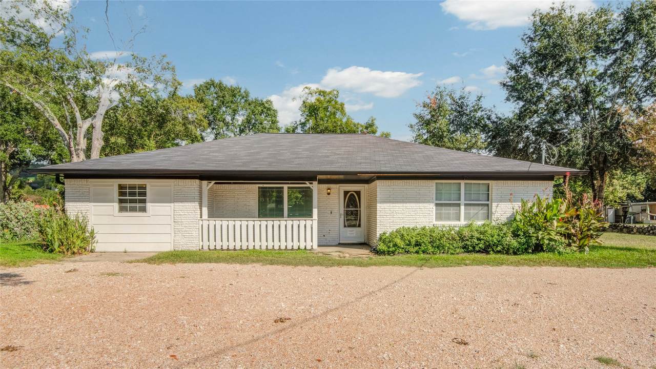 25203 Lakeview Road - Photo 1