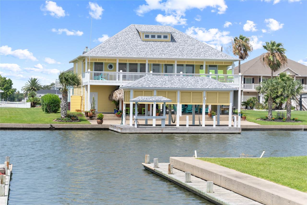 1100 Fountain View Drive - Photo 1