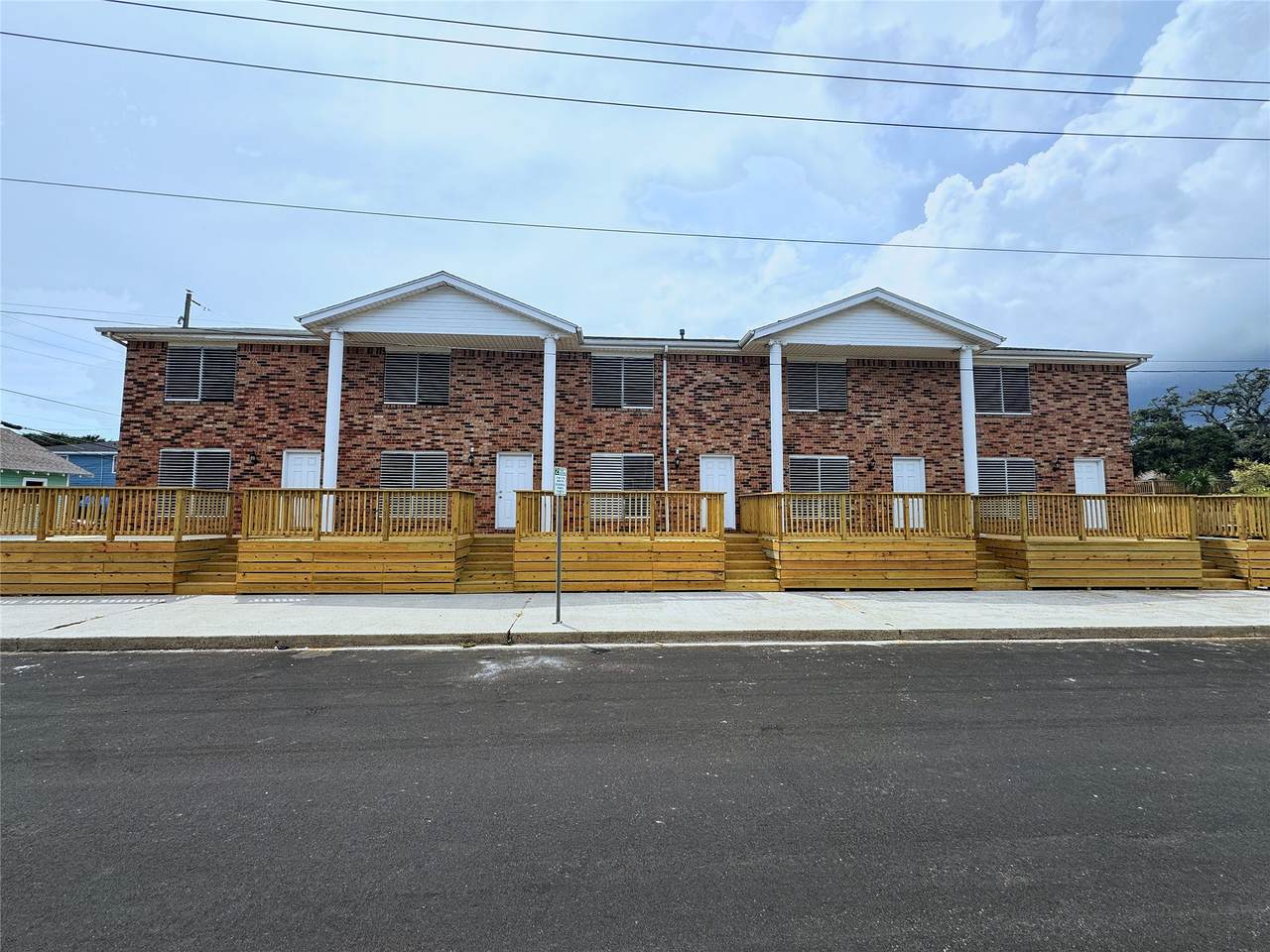 711 7th Street - Photo 1