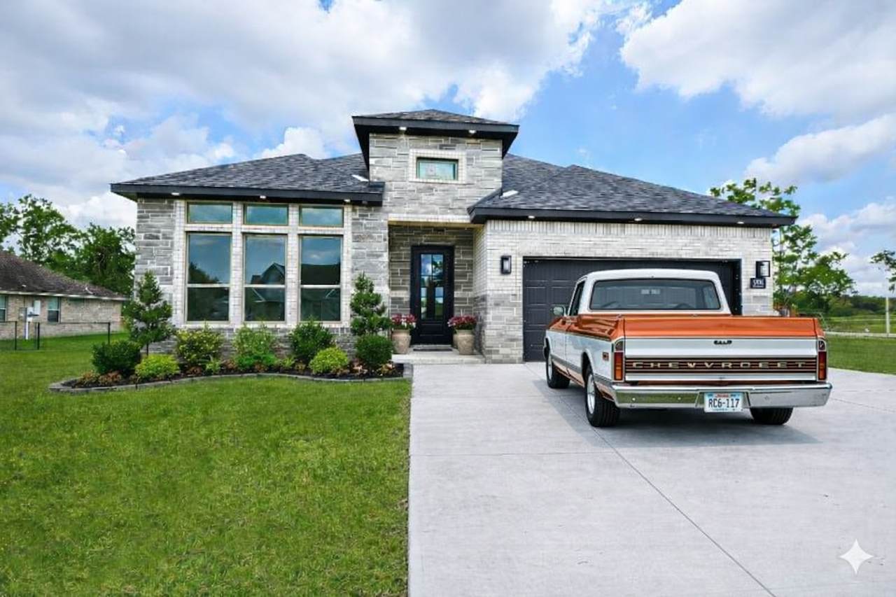 208 Silverleaf Street - Photo 1