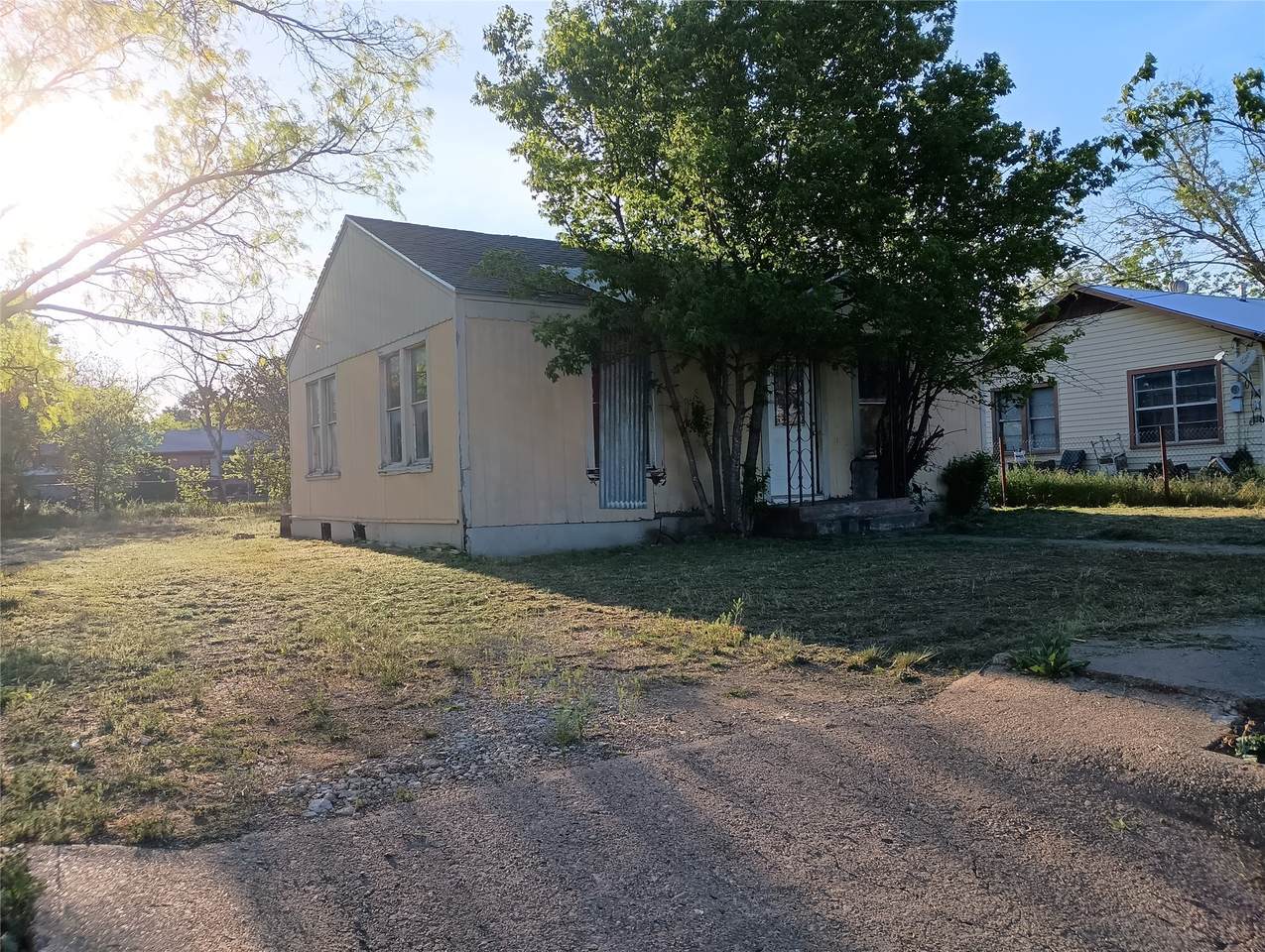 600 5th Avenue - Photo 1