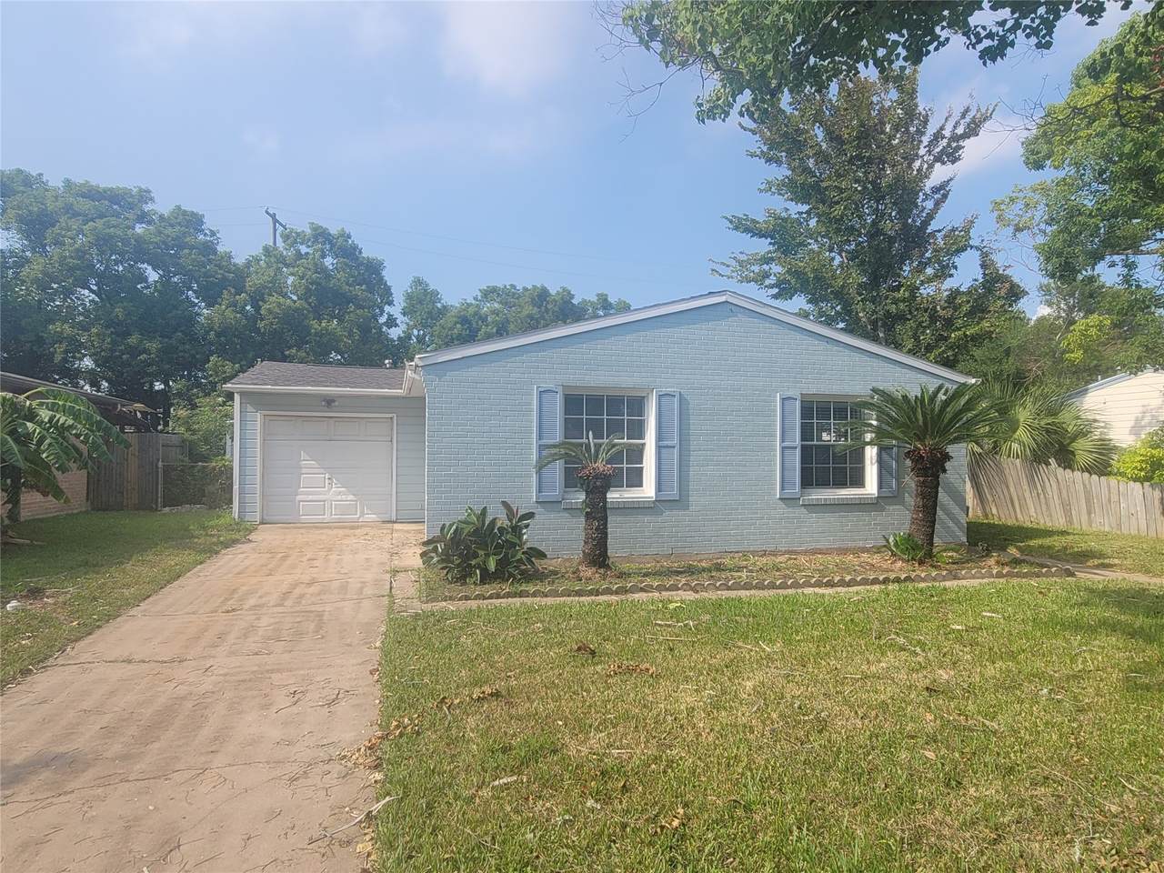 114 Dolphin Avenue - Photo 1