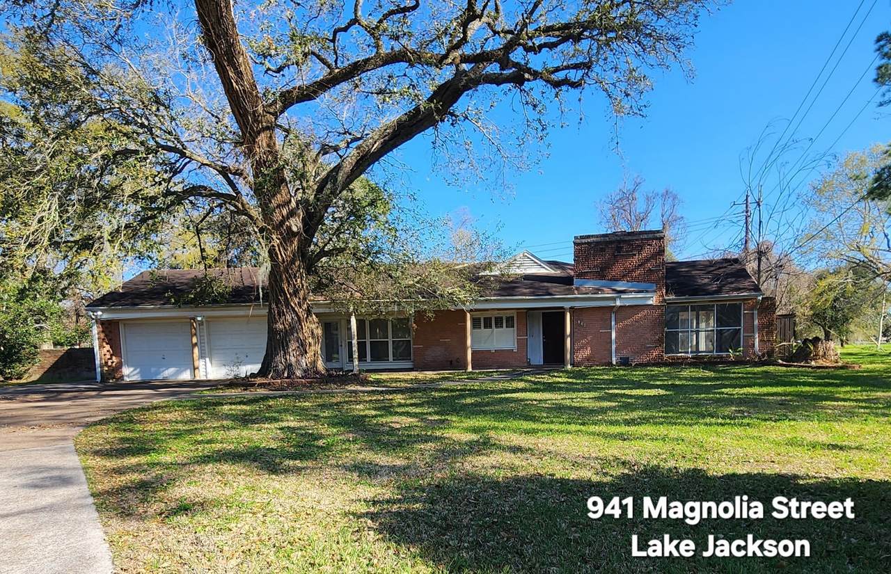 941 Magnolia Street - Photo 1