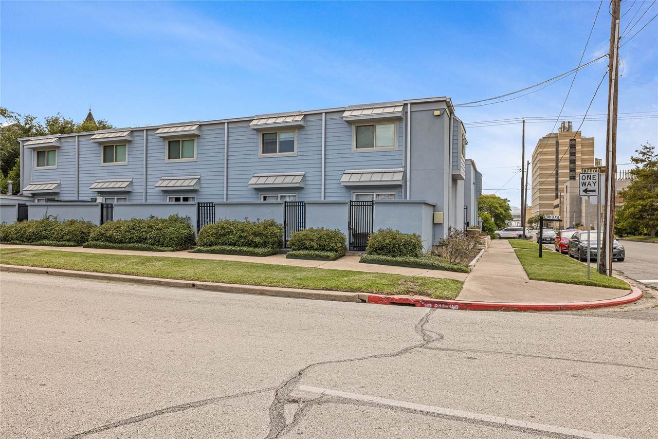525 11th Street - Photo 1