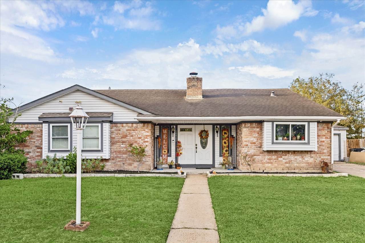 10402 Huntington Point Drive - Photo 1