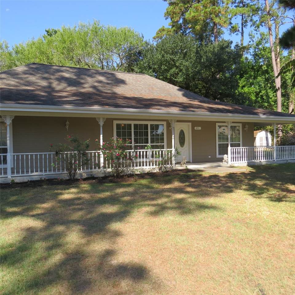651 Sam Houston Loop - Photo 1