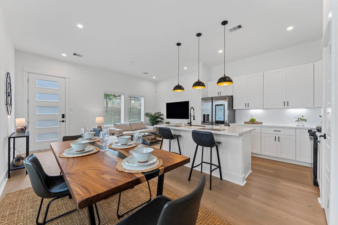 328 Neyland Street - Photo 1