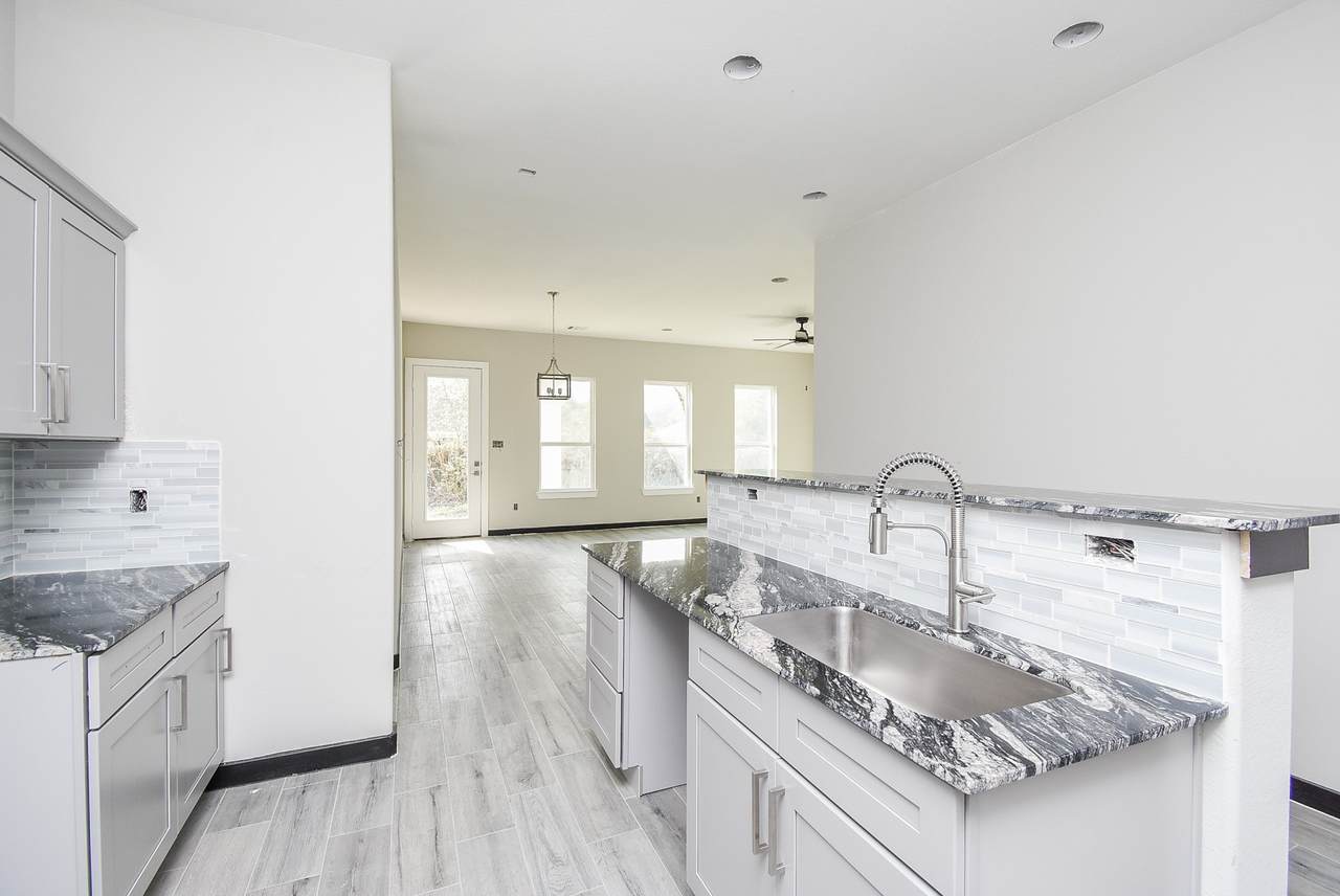 209 Silverleaf Road - Photo 1