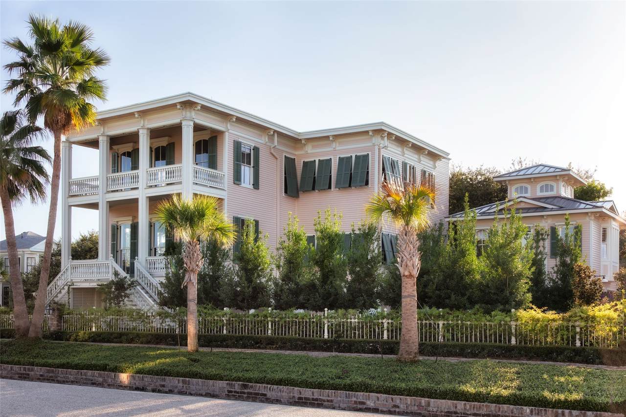 523 10th Street - Photo 1