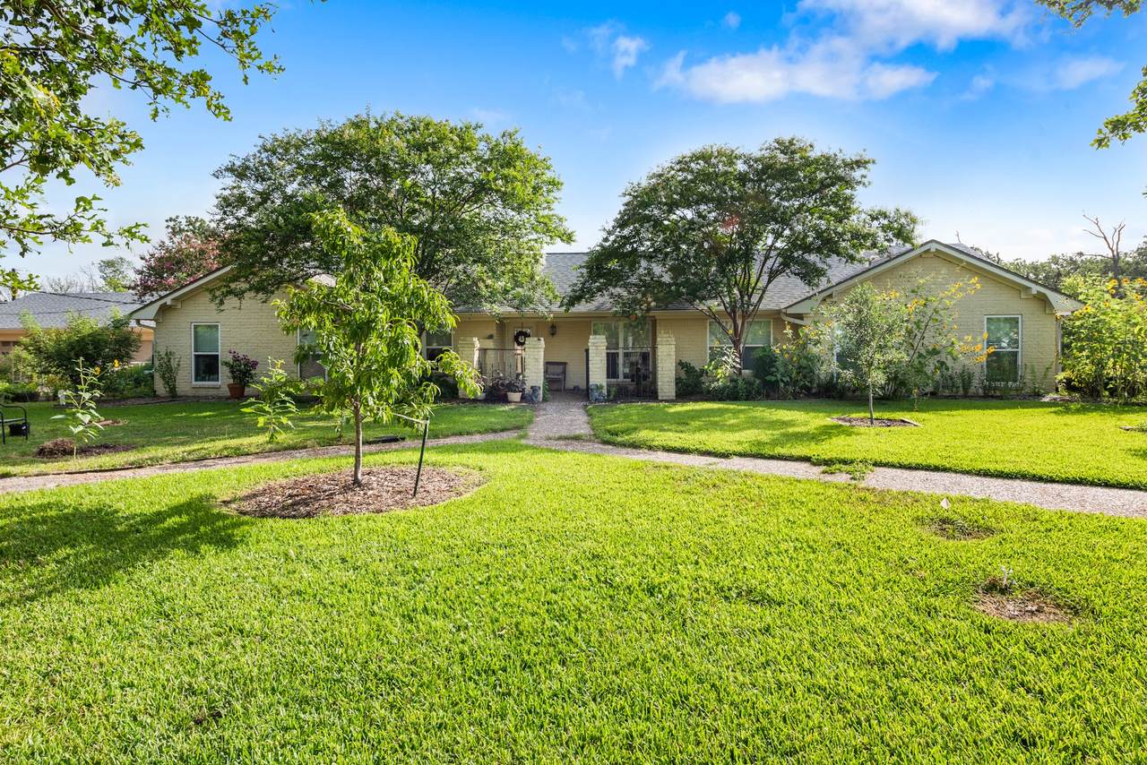 1026 Rose Circle - Photo 1