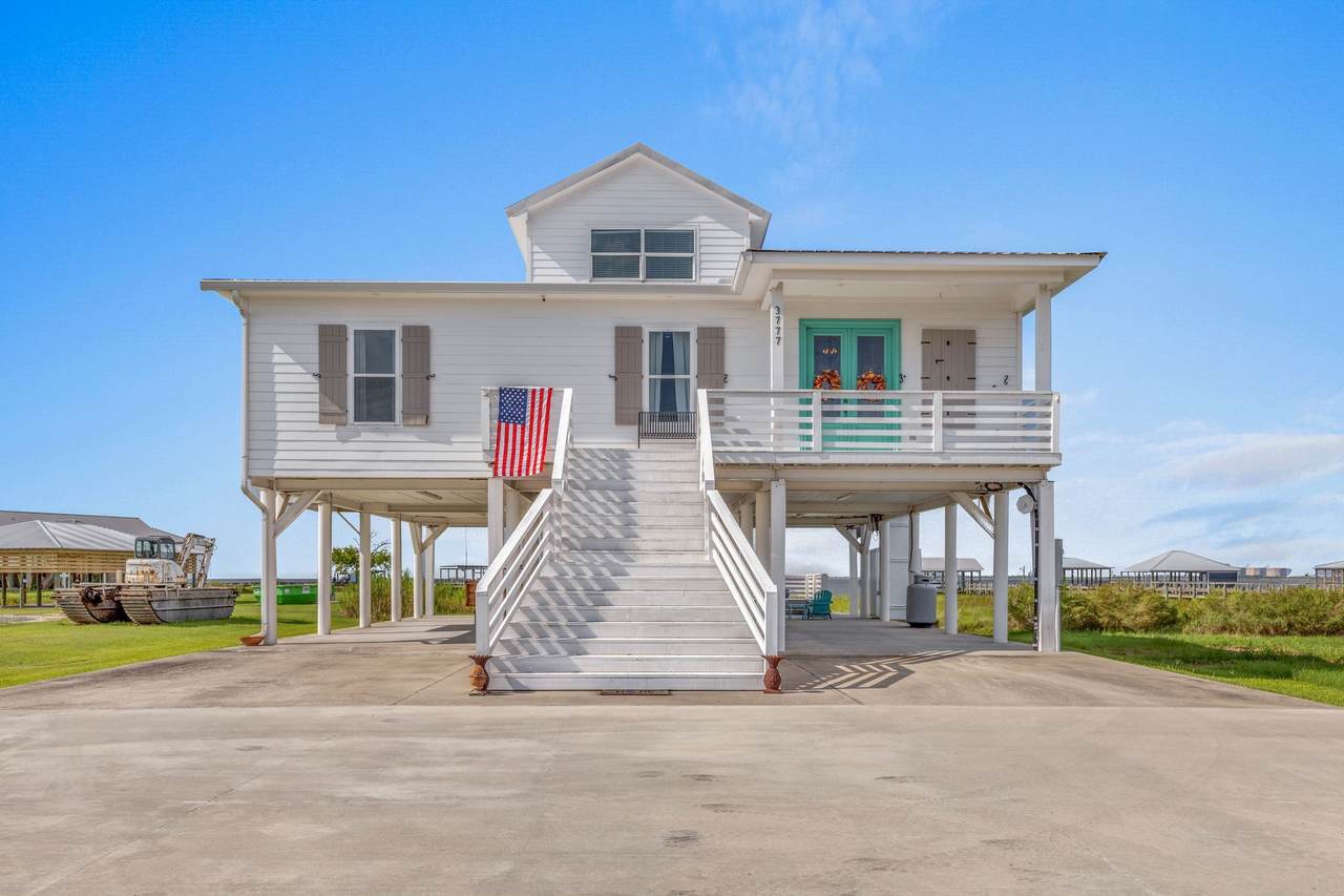 3777 Lake Breeze Road - Photo 1